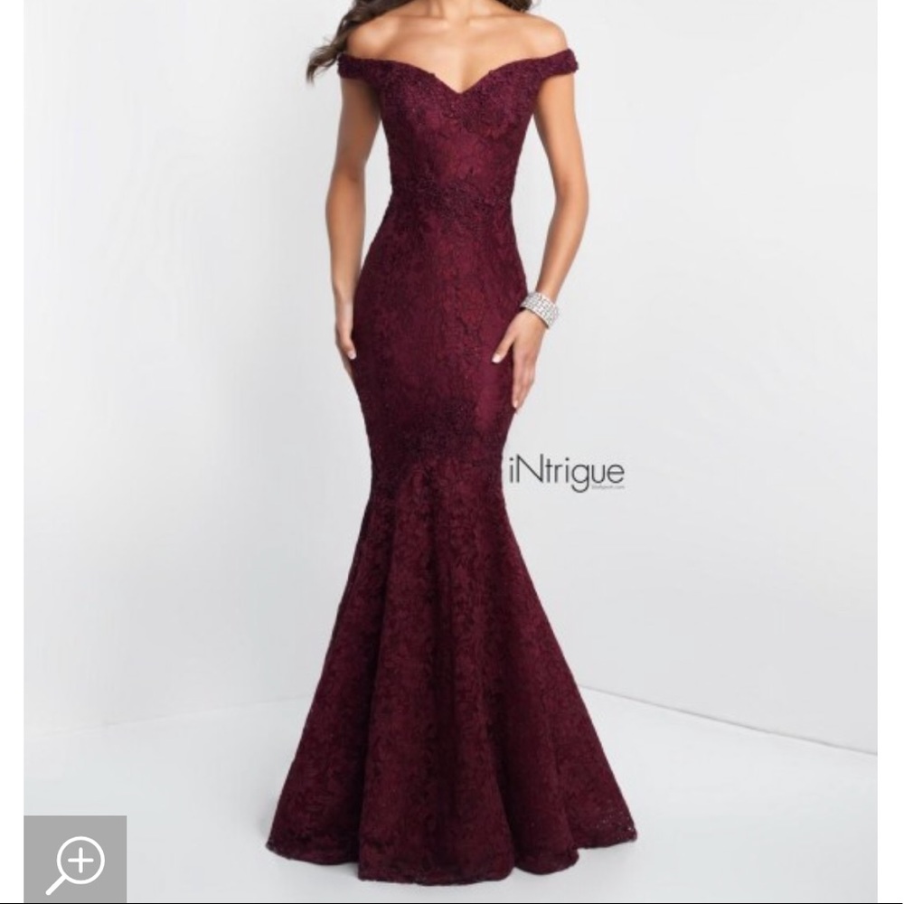Intrigue off shoulder lace prom dress (burgundy)